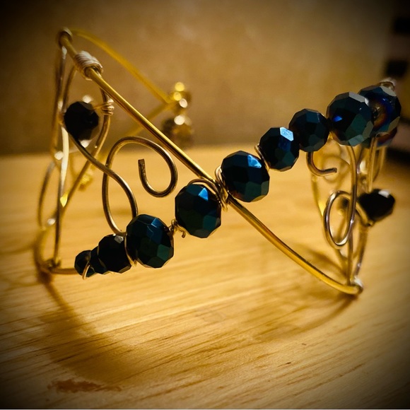 Handmade copper wire cuff bracelet - Picture 3 of 8